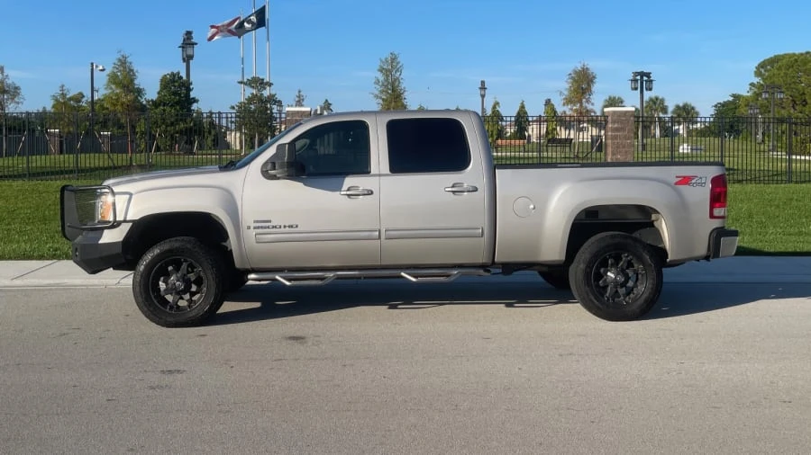 2007 GMC Sierra - Image 2 of 8