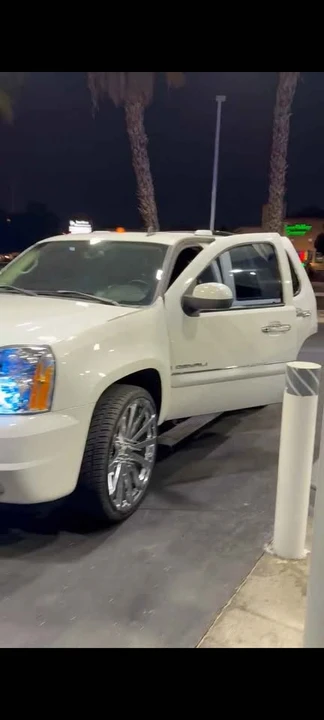2007 GMC Yukon 3rd Gen - Image 2 of 4