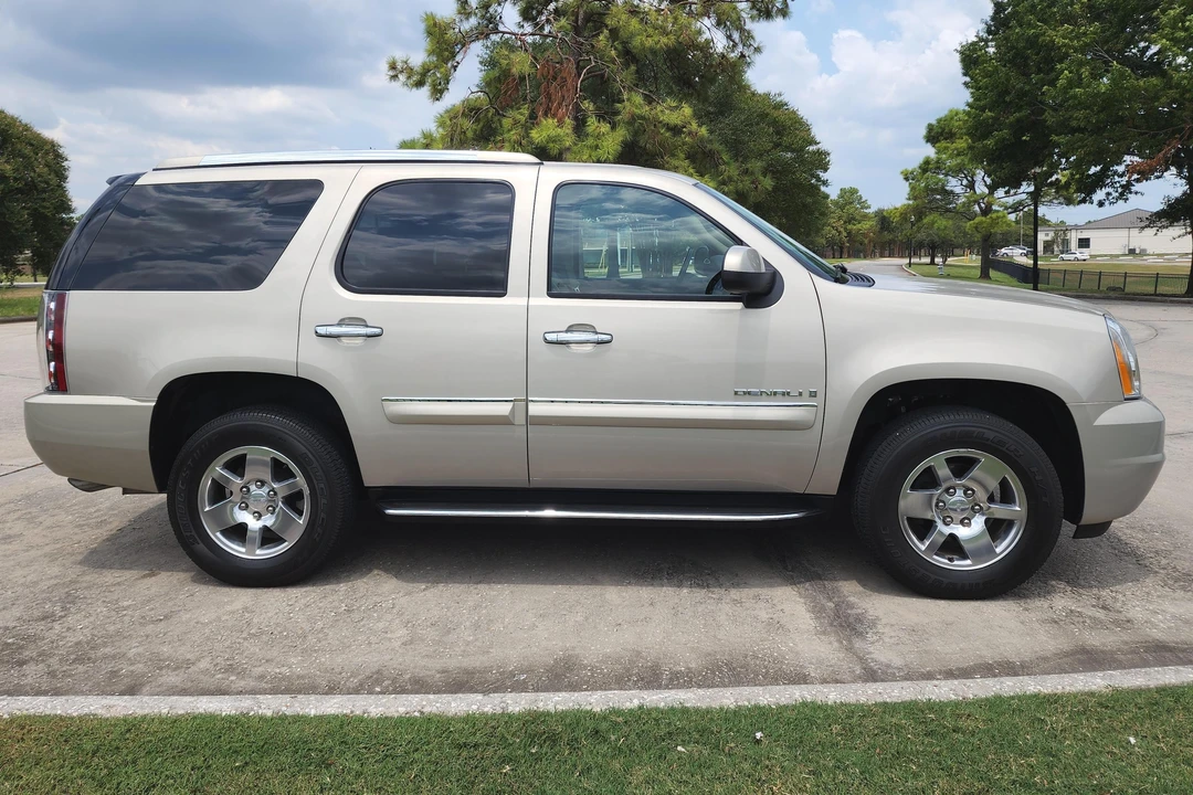 2007 GMC Yukon 3rd Gen - Image 3 of 31