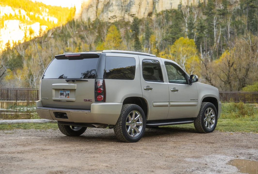 2007 GMC Yukon 3rd Gen - Image 10 of 31