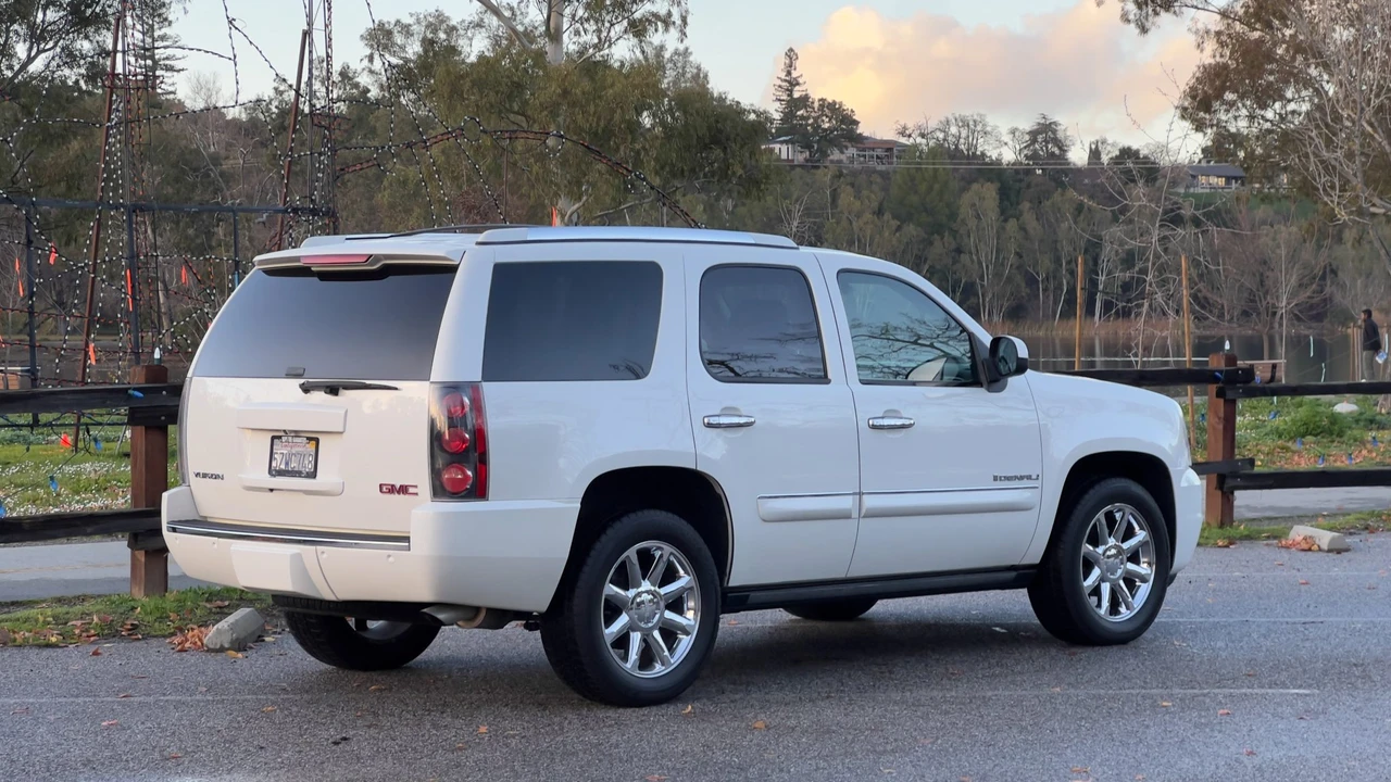 2007 GMC Yukon 3rd Gen - Image 17 of 31