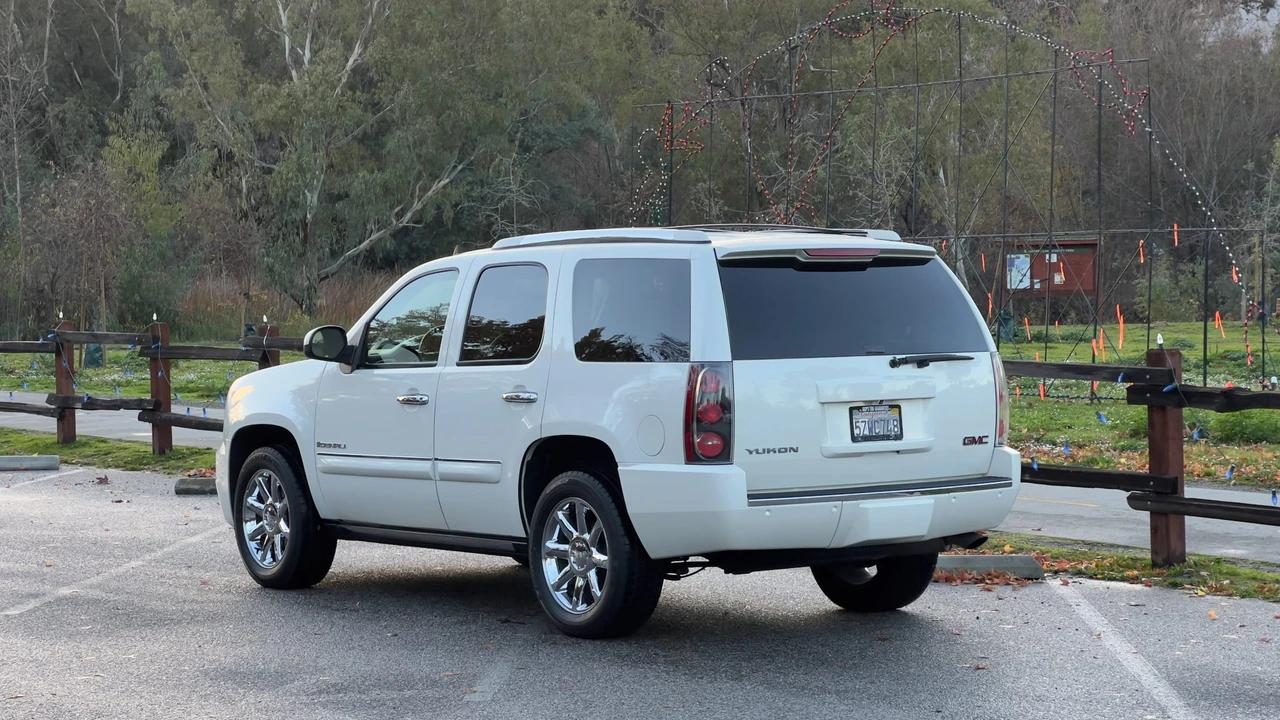 2007 GMC Yukon 3rd Gen - Image 9 of 31