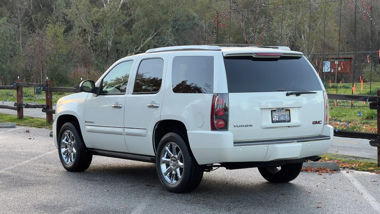2007 GMC Yukon 3rd Gen - Image 8 of 31