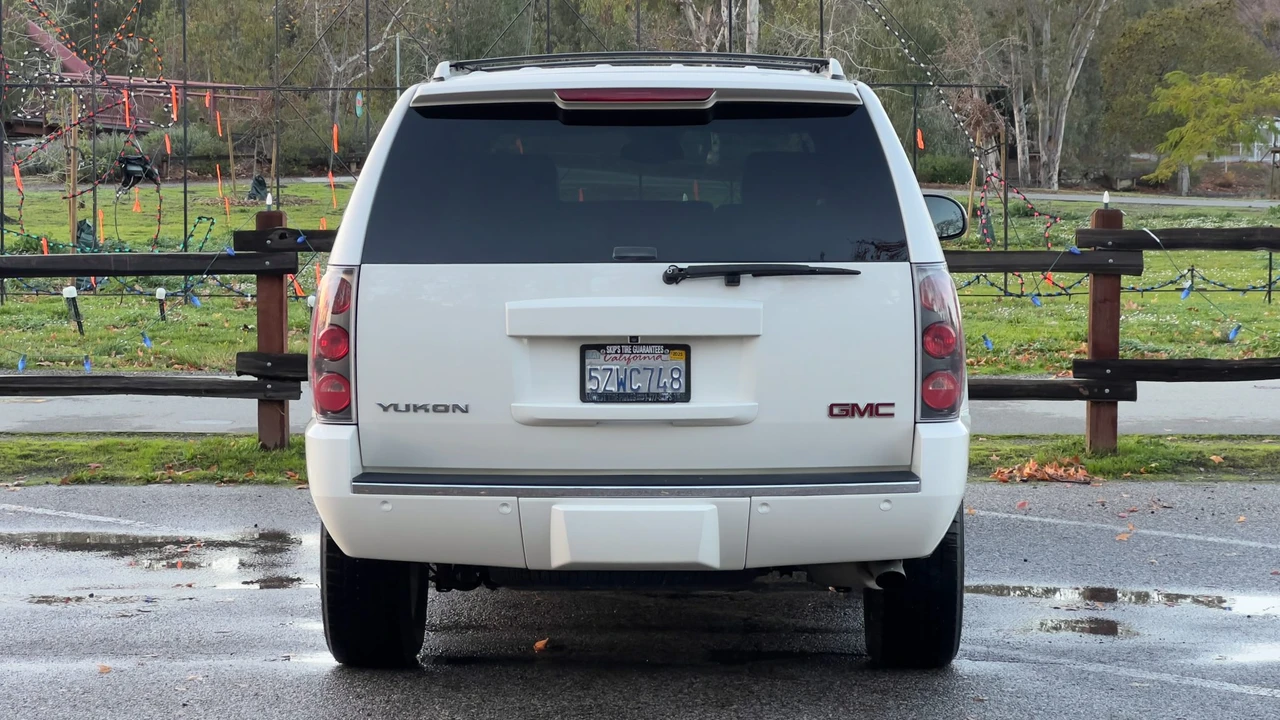 2007 GMC Yukon 3rd Gen - Image 13 of 31