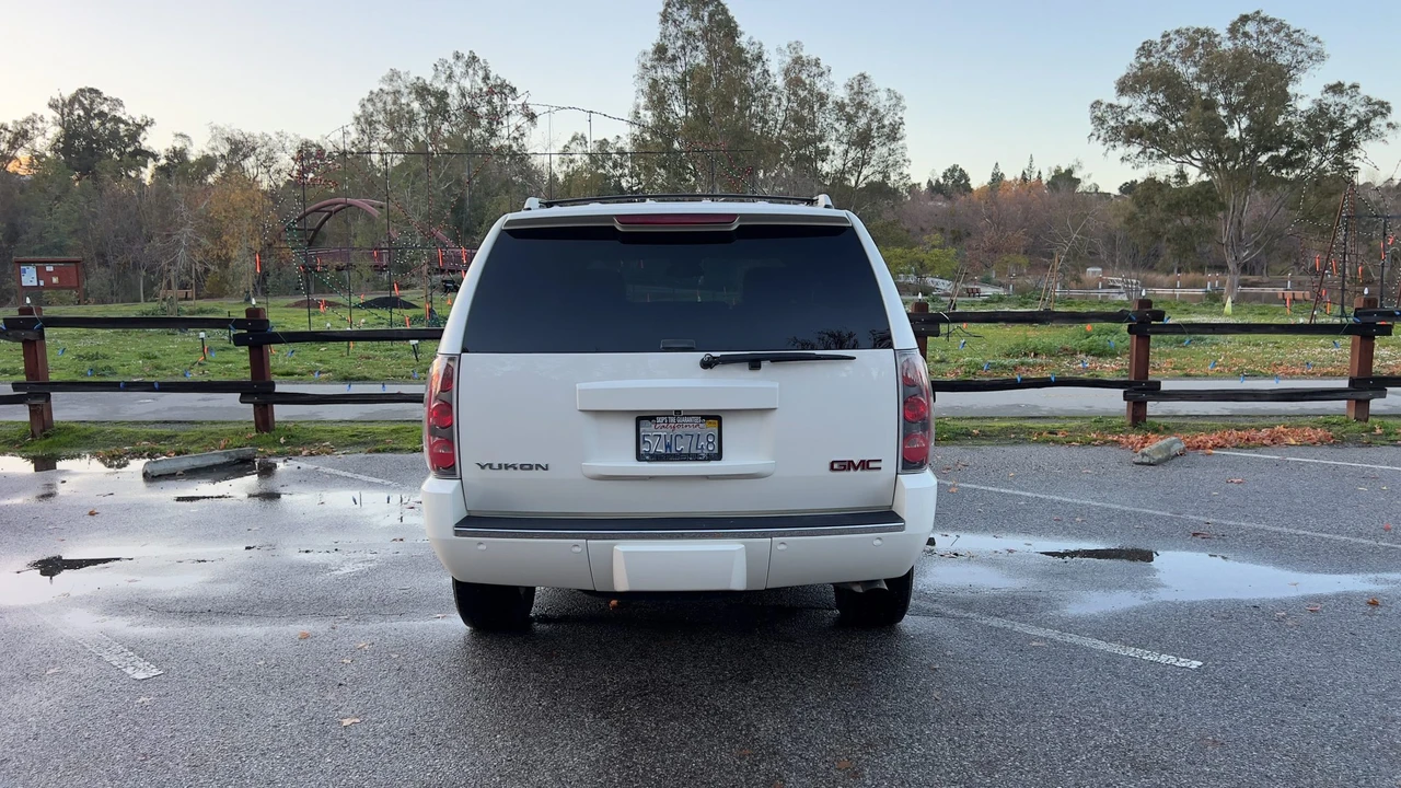 2007 GMC Yukon 3rd Gen - Image 10 of 31