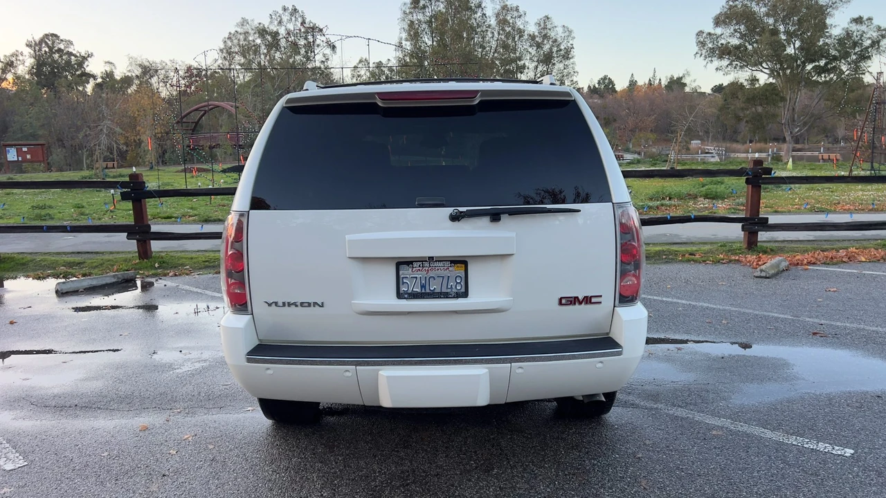 2007 GMC Yukon 3rd Gen - Image 12 of 31