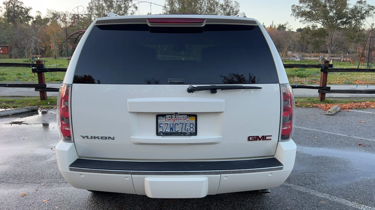 2007 GMC Yukon 3rd Gen - Image 14 of 31