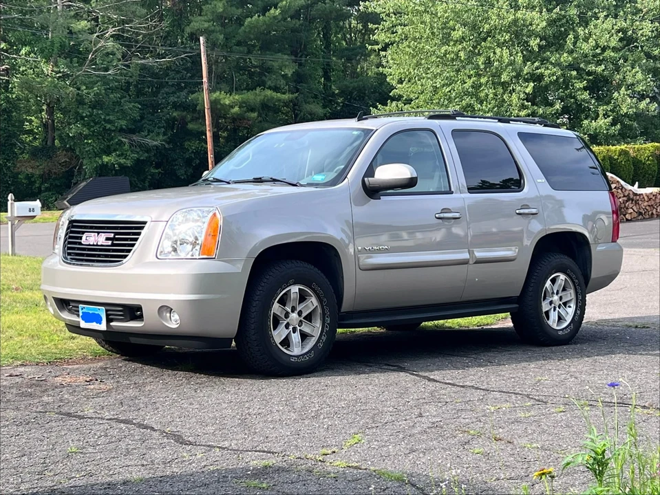 2007 GMC Yukon 3rd Gen - Image 2 of 31