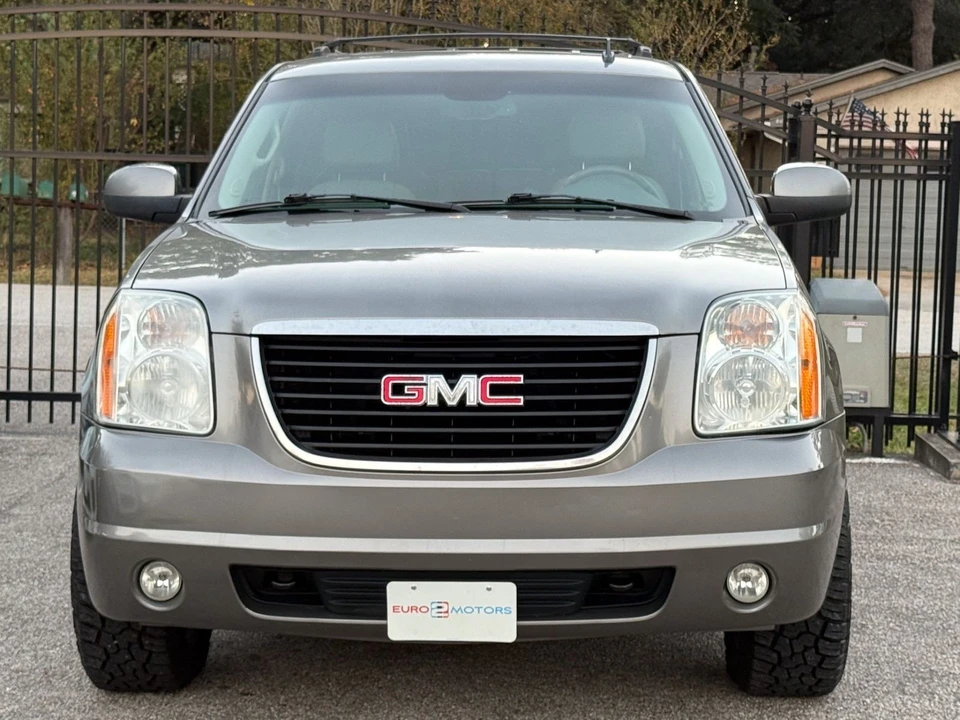 2007 GMC Yukon 2nd Gen - Image 2 of 12