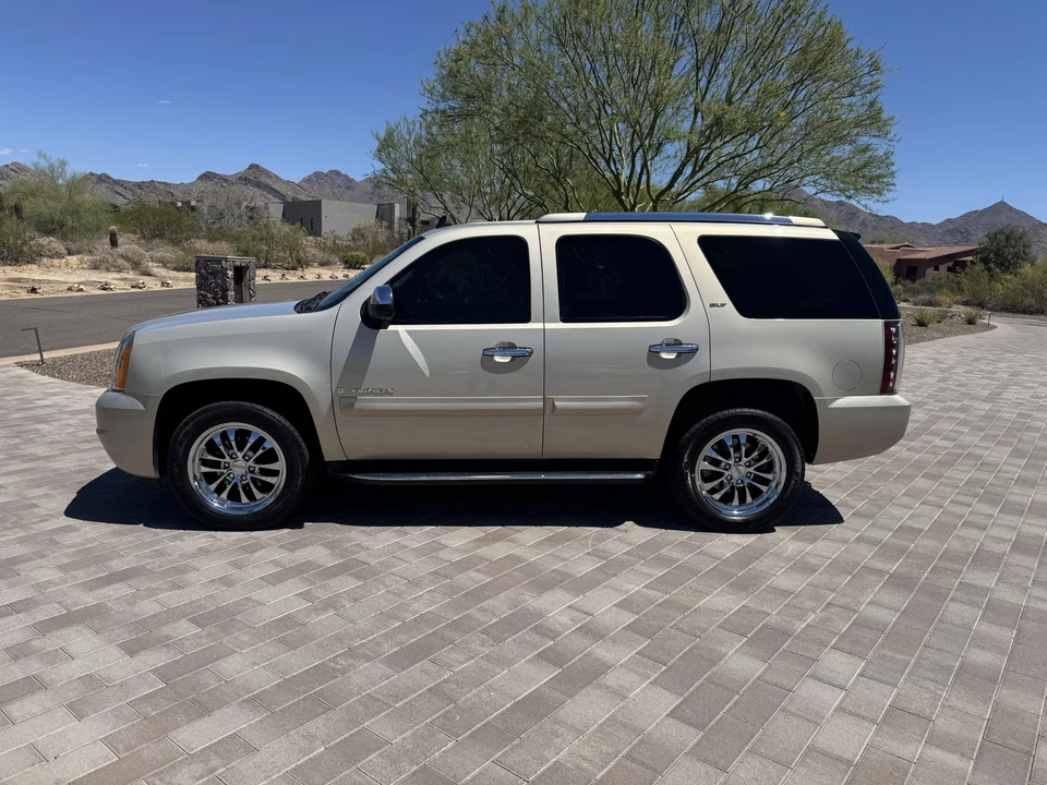 2007 GMC Yukon 3rd Gen - Image 3 of 31