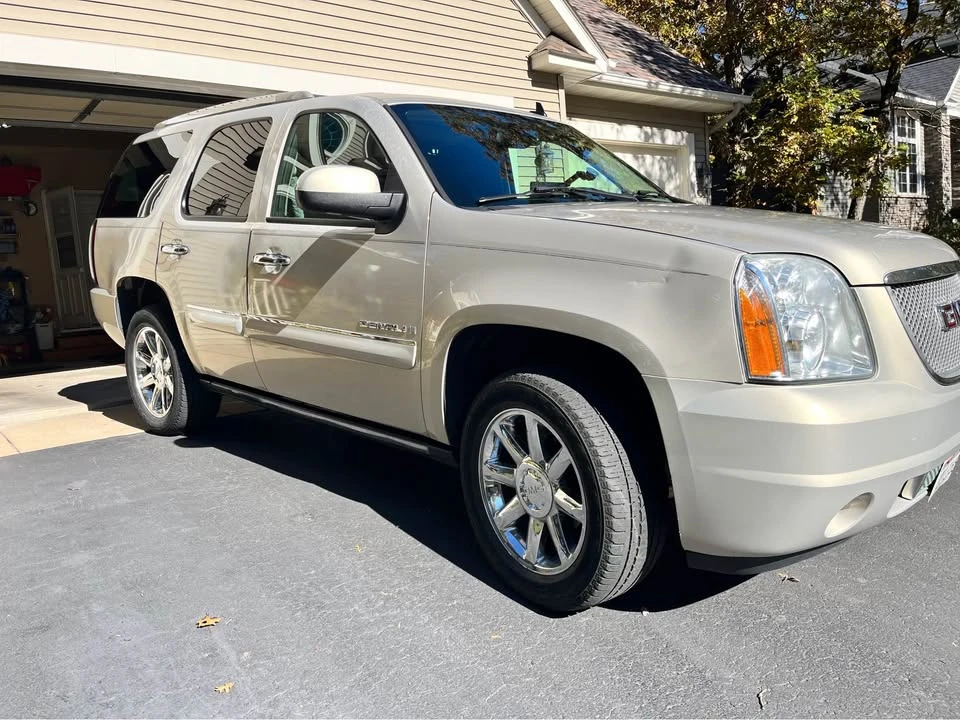 2007 GMC Yukon 3rd Gen - Image 2 of 10