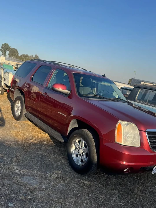 2007 GMC Yukon 3rd Gen - Image 2 of 3