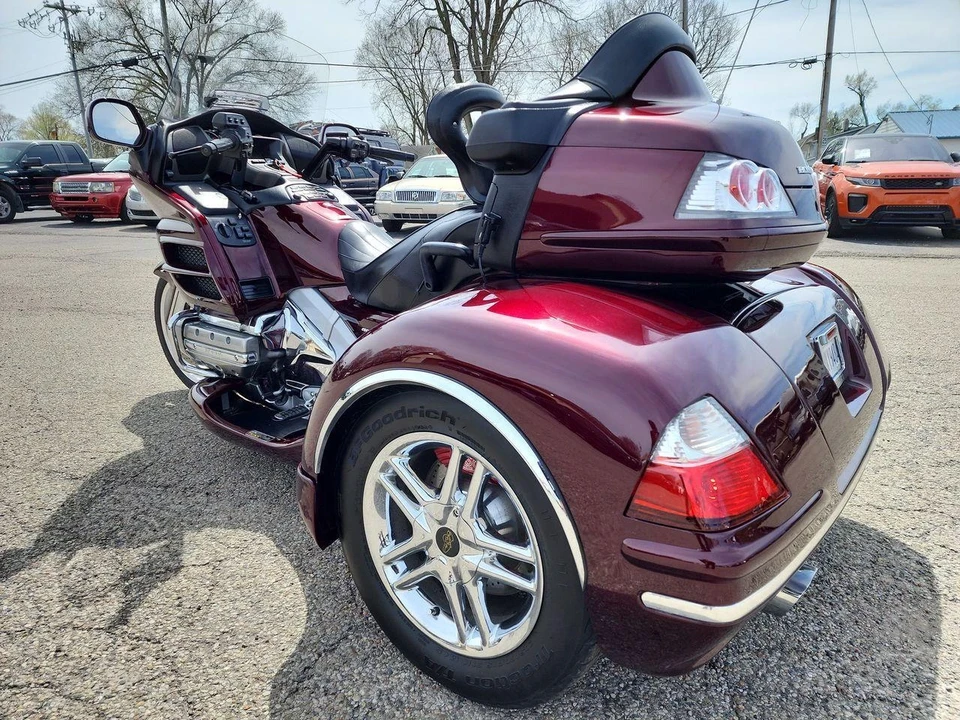 2007 Honda Gold Wing - Image 2 of 12