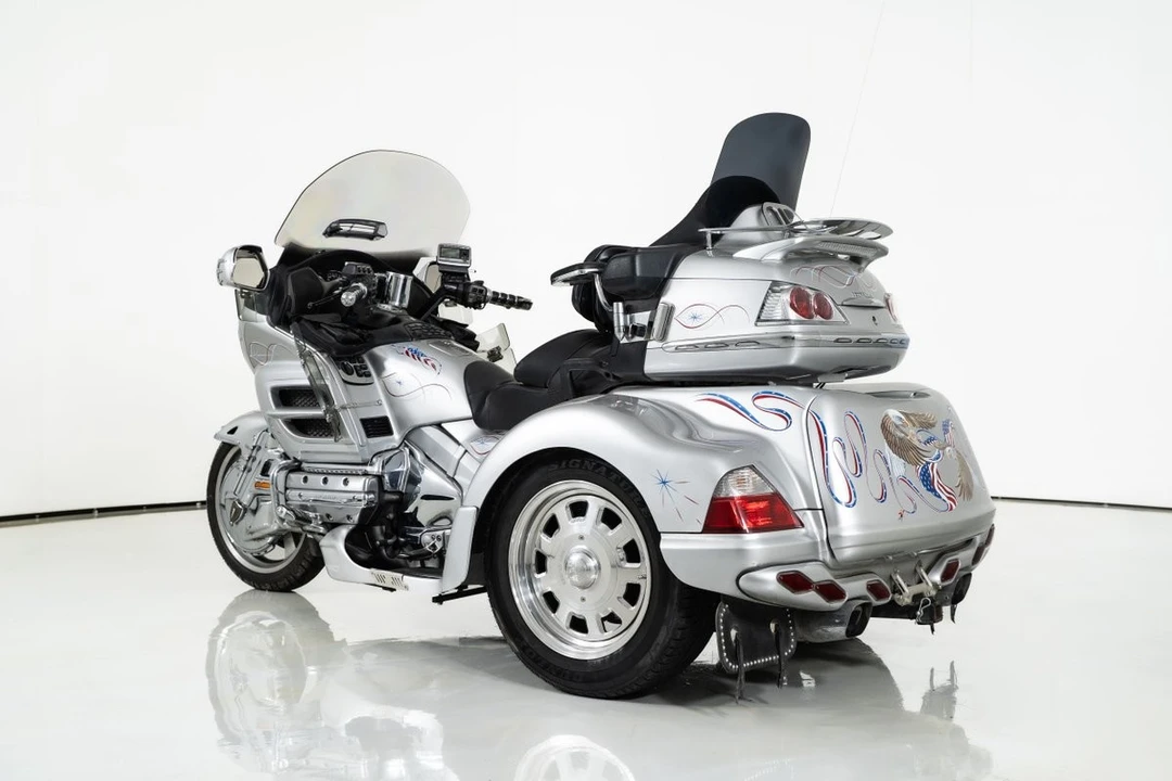 2007 Honda Gold Wing - Image 11 of 12