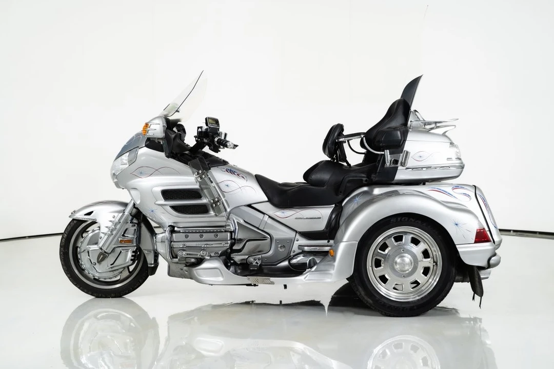 2007 Honda Gold Wing - Image 11 of 12