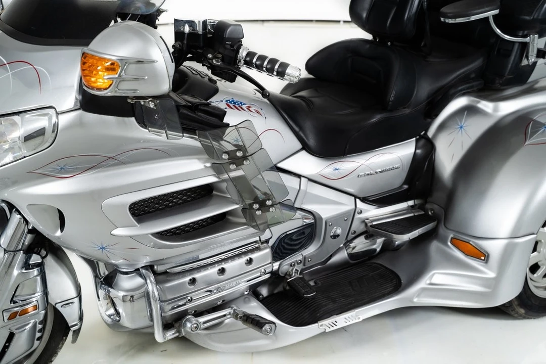 2007 Honda Gold Wing - Image 10 of 12
