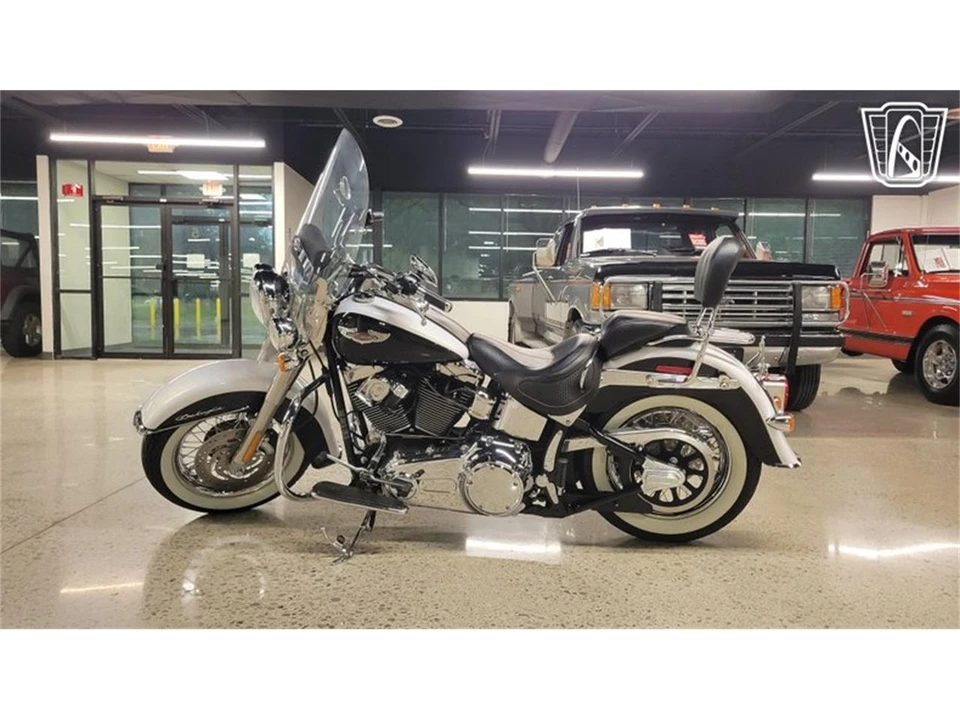 2007 Harley-Davidson Softail - Image 2 of 31