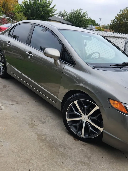 2007 Honda Civic 8th Gen - Image 2 of 8