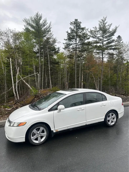 2007 Honda Civic 8th Gen - Image 2 of 10