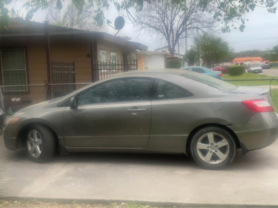 2007 Honda Civic 8th Gen - Image 2 of 3