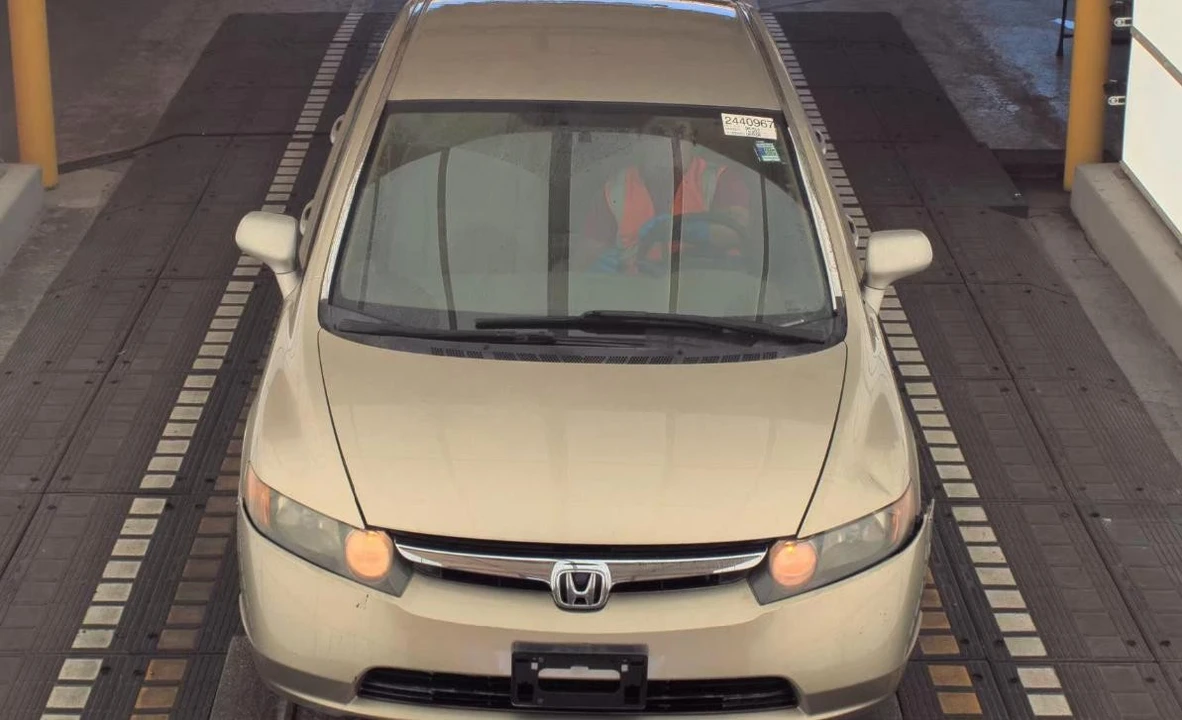 2007 Honda Civic 8th Gen - Image 2 of 12