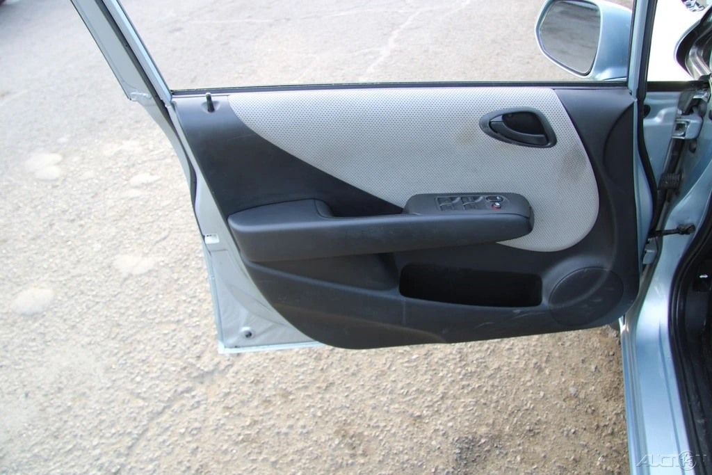 2007 Honda Fit - Image 11 of 21