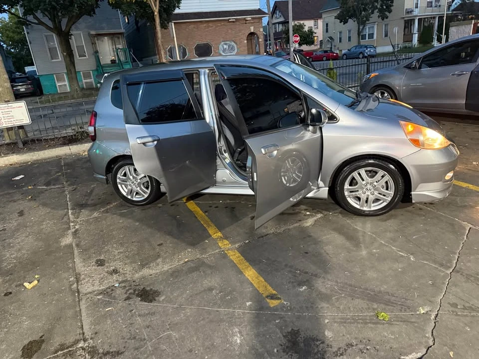 2007 Honda Fit - Image 5 of 15
