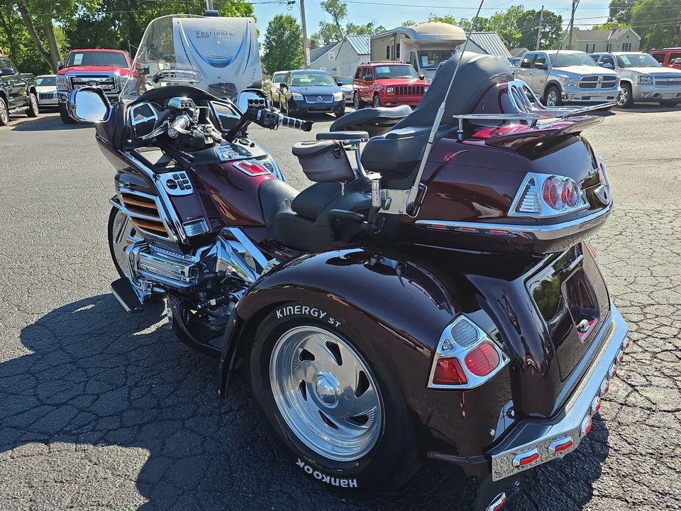 2007 Honda Gold Wing - Image 2 of 30
