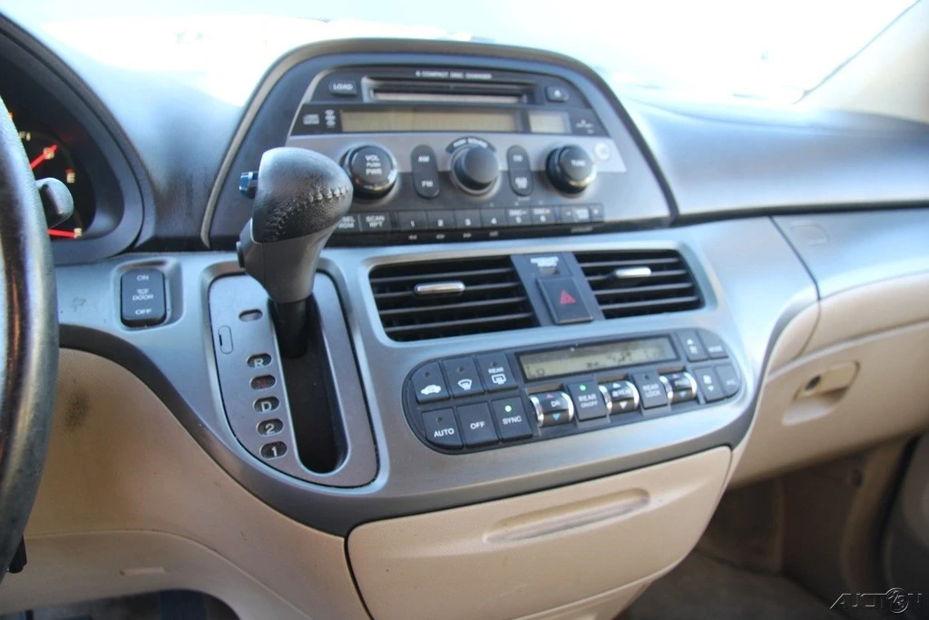 2007 Honda Odyssey - Image 15 of 21
