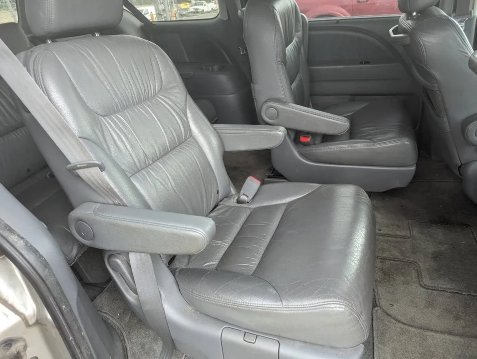 2007 Honda Odyssey - Image 16 of 21