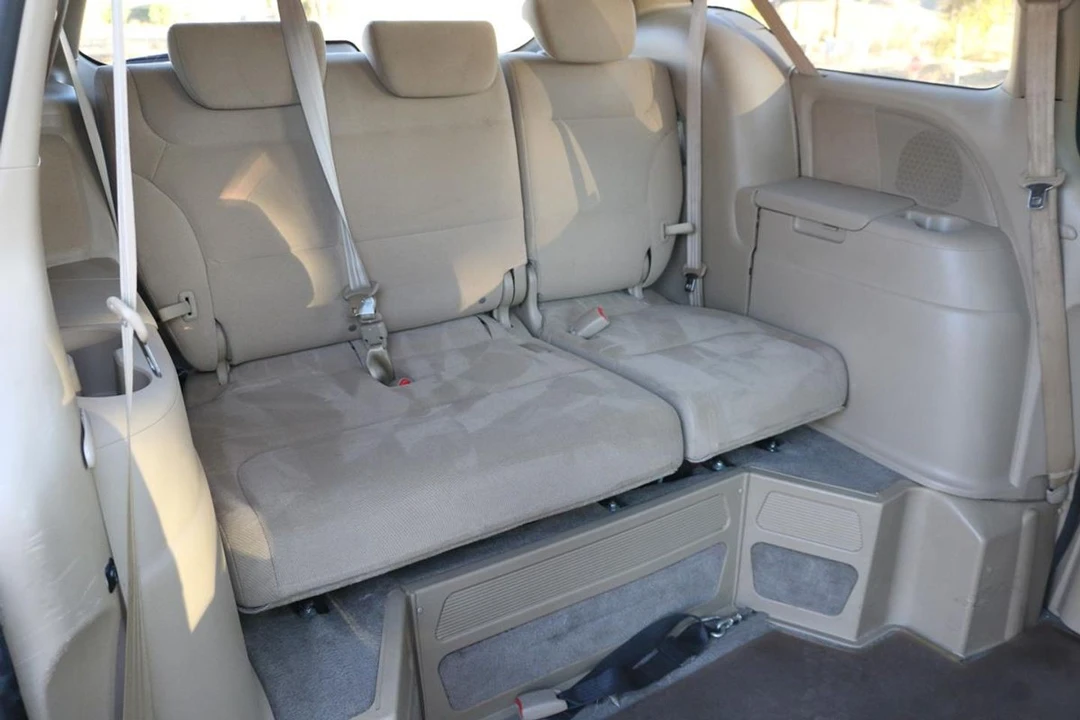 2007 Honda Odyssey - Image 16 of 21