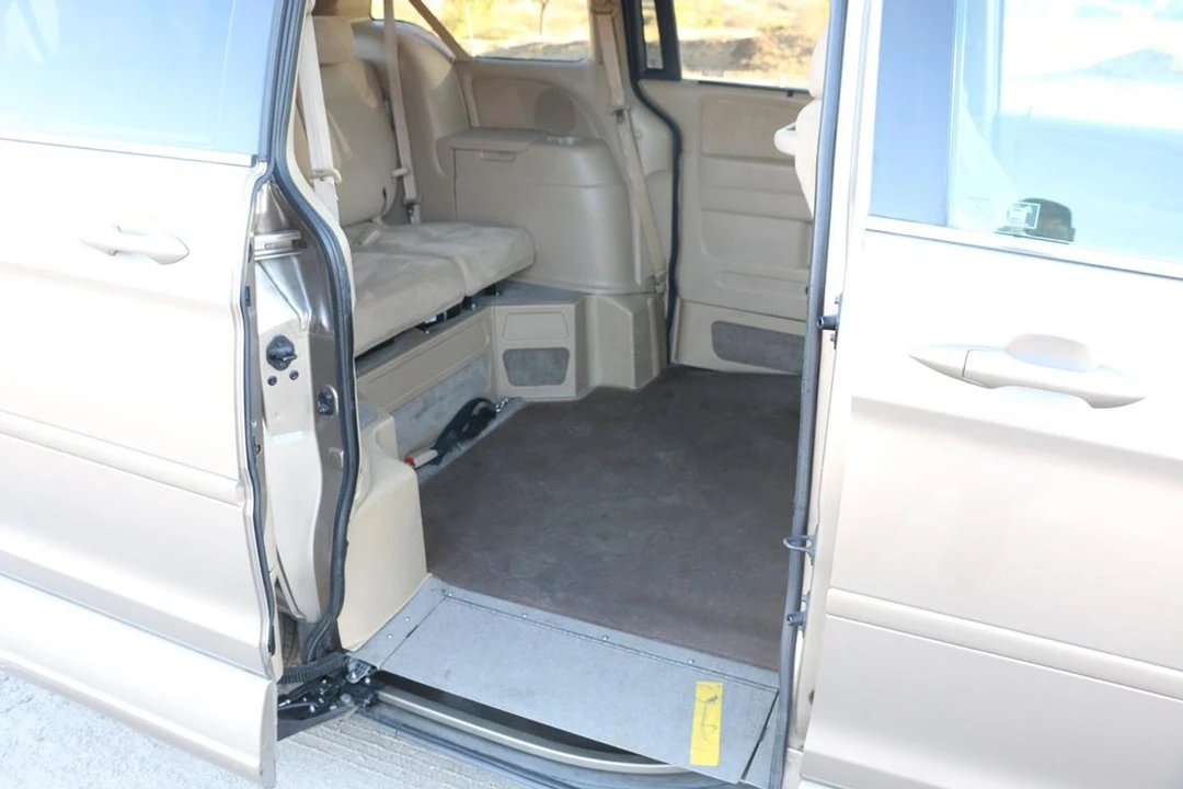 2007 Honda Odyssey - Image 15 of 21