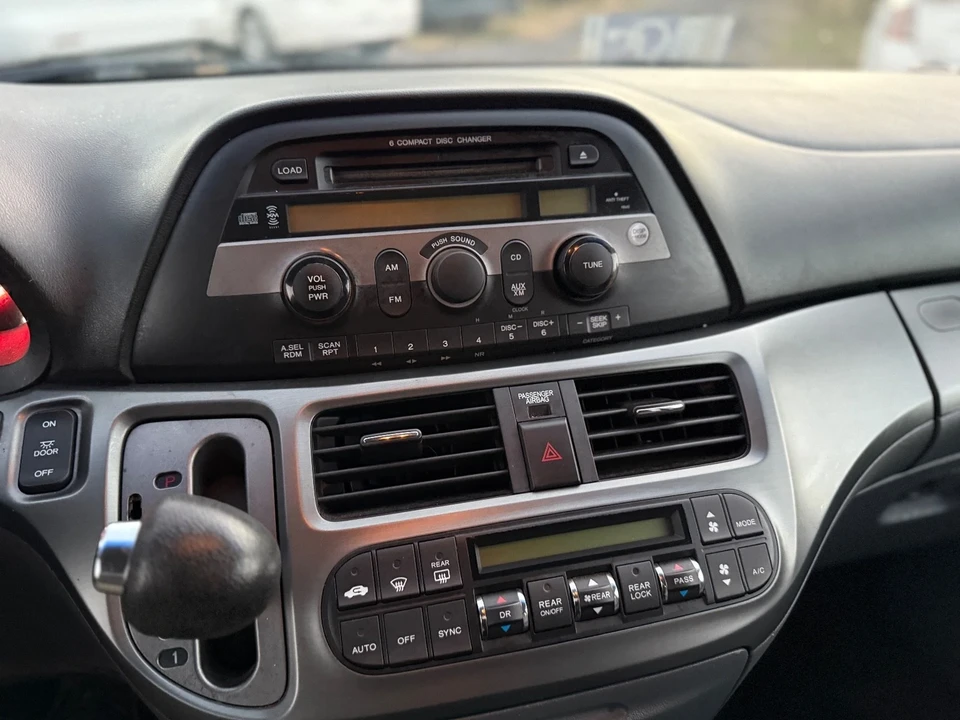 2007 Honda Odyssey - Image 16 of 21