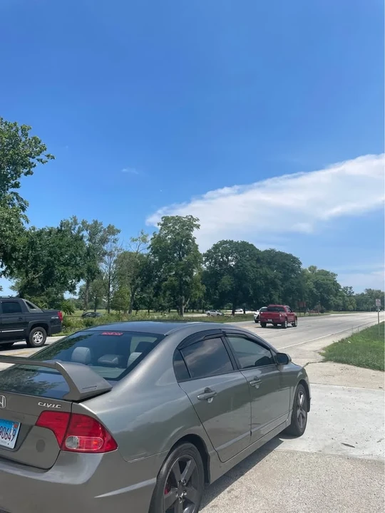 2007 Honda Civic 8th Gen - Image 2 of 4