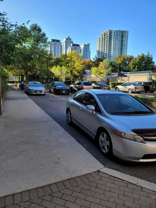 2007 Honda Civic 8th Gen - Image 2 of 11