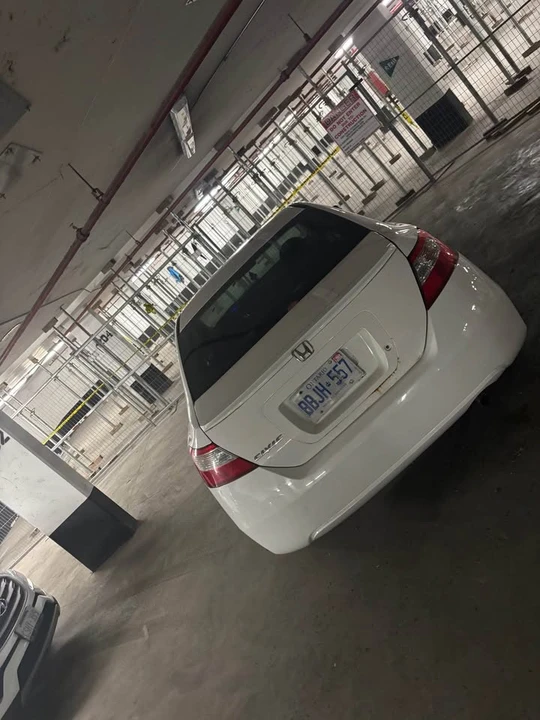 2007 Honda Civic 8th Gen - Image 2 of 4