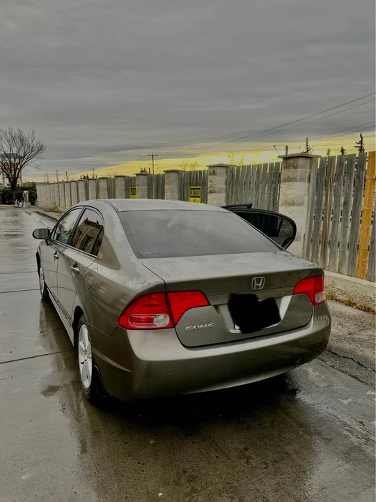 2007 Honda Civic 8th Gen - Image 2 of 11