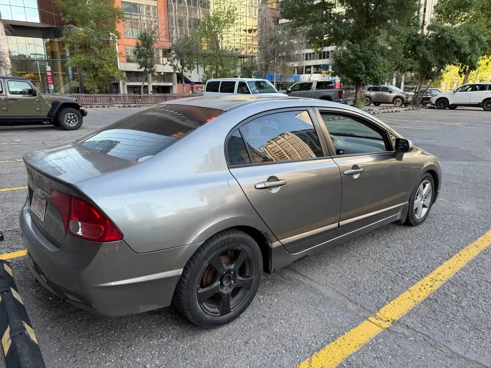 2007 Honda Civic 8th Gen - Image 2 of 4