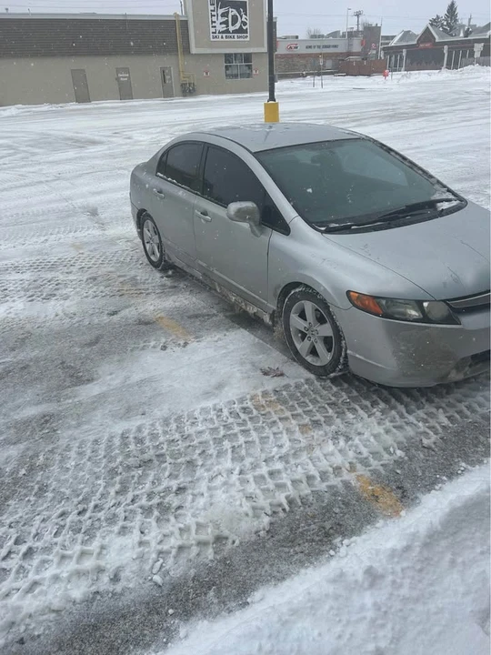 2007 Honda Civic 8th Gen - Image 2 of 3