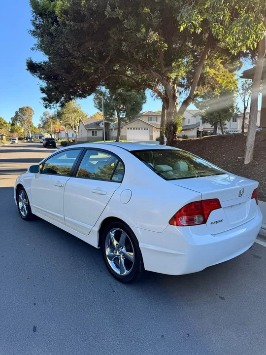 2007 Honda Civic 8th Gen - Image 2 of 9