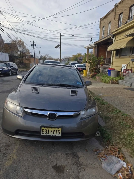 2007 Honda Civic 8th Gen - Image 2 of 4