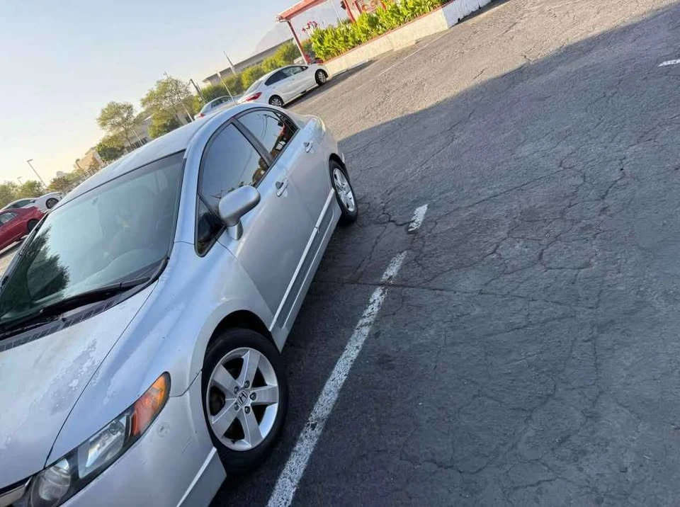 2007 Honda Civic 8th Gen - Image 2 of 9