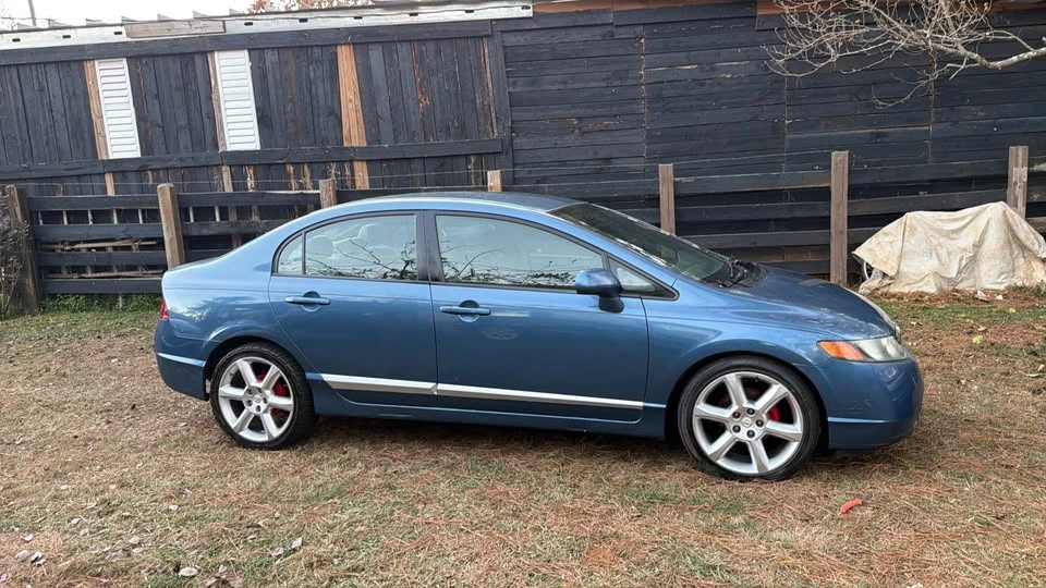 2007 Honda Civic 8th Gen - Image 2 of 9