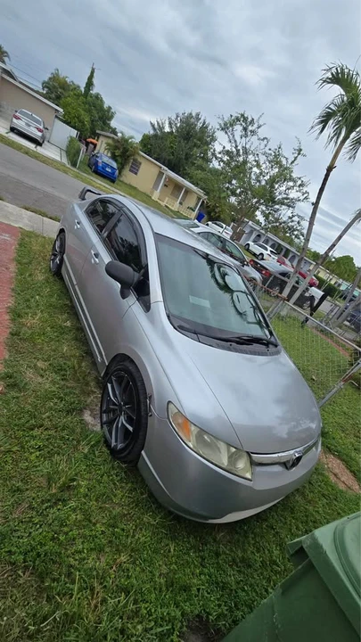 2007 Honda Civic 8th Gen - Image 2 of 8