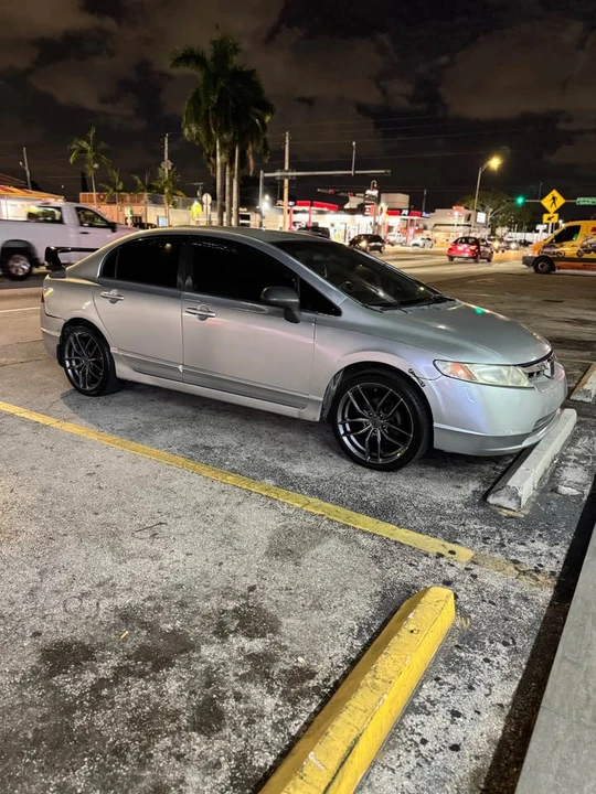 2007 Honda Civic 8th Gen - Image 6 of 8