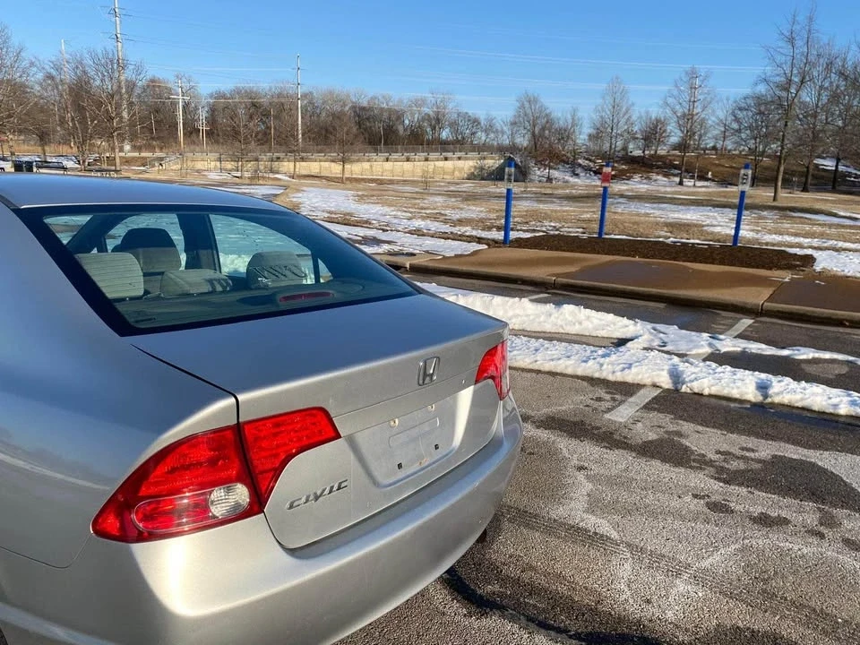 2007 Honda Civic 8th Gen - Image 3 of 8