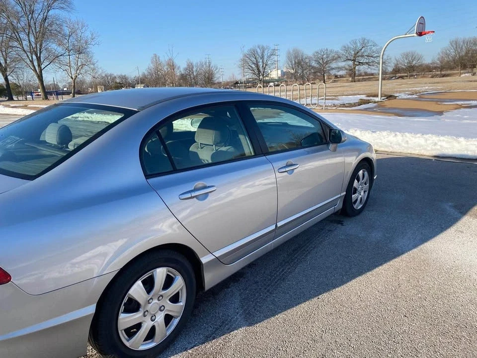 2007 Honda Civic 8th Gen - Image 2 of 8