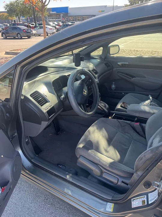 2007 Honda Civic 8th Gen - Image 2 of 4