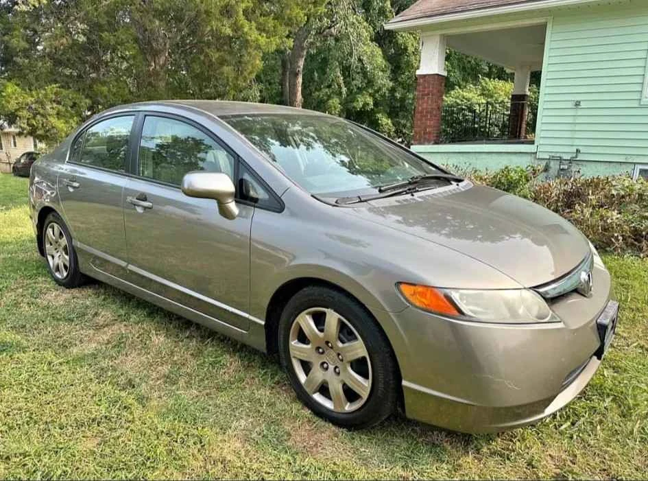 2007 Honda Civic 8th Gen - Image 2 of 8