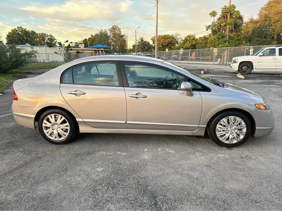2007 Honda Civic 8th Gen - Image 2 of 17